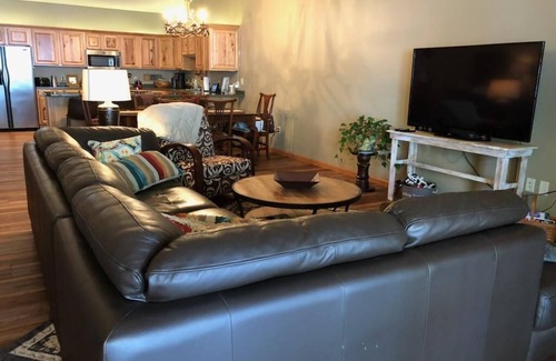 Mauston Condominio | Vista on "The Rock!"