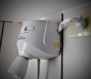 Bairro Novo Casa | Vista para o mar e Farol de Olinda, Perto da FACULDADE DE MEDICINA DE OLINDA , Cama Solteiro Com colchão Adicional, Estante e Ventilador