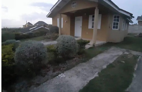 Windsor Casa | Vista Reggae Villa the Cheerful 2 bedroom Home