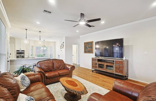 Lewisville Casa | Vista Valley Vacay, 5-BD w Pool & Cinema