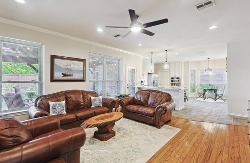 Lewisville Casa | Vista Valley Vacay, 5-BD w Pool & Cinema
