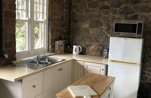 Mount Dandenong Cabaña | Vista Views - Your own private guest house with spectacular views atop the stunning Mt. Dandenong.