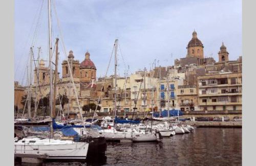 Birgu Apartamento | Vittoriosa holiday apartment rental with Ac