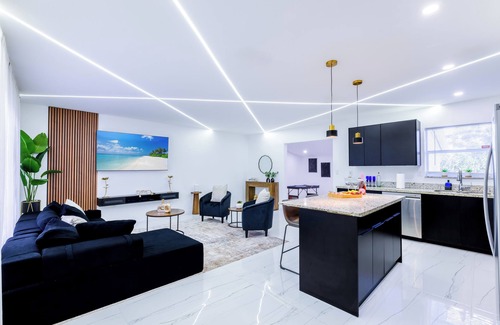Ives Estates Villa | VIVA MIAMI VILLA 9Beds w Cinema, Disco, Pool, BBQ