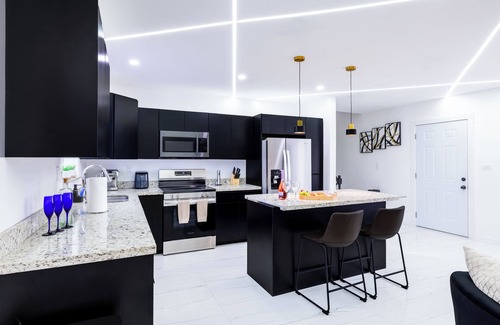 Ives Estates Villa | VIVA MIAMI VILLA 9Beds w Cinema, Disco, Pool, BBQ