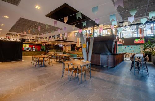 Trindade Casa | Viva trindade em frente à UFSC, prédio completo com food-hall