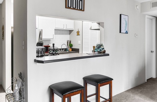 Crestline Heights Apartamento | Vivacious cozy home away from home✨