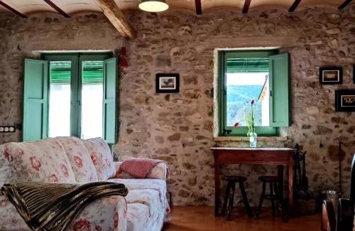 Mieras Casa | Vivalidays Casa Rural Anna Mieres Gerona