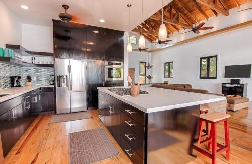 Antoneys Cay Villa | Vivaro Roatan South House