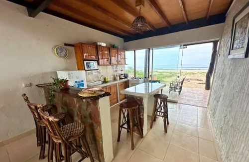Punta Sal Cabina | ¡Vive el Paraíso en Justo en la Gloria! ¡Goza esta Casa de Playa y Vista al Mar!