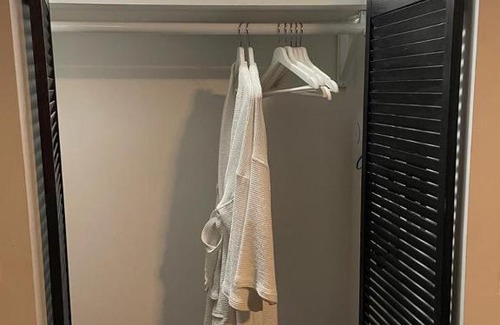 Northeast Miami Apartamento | Vive Zen Queen Room