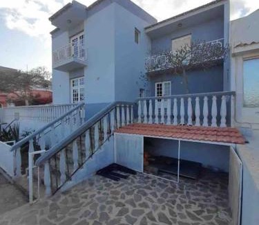 Mindelo Casa | Vivenda com pátio, no coração do Mindelo
