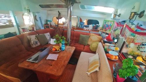 Marseillan Alquiler De Eote | Vivez une expérience insolite sur notre grand catamaran de 12m au mouillage en face de Marseillan