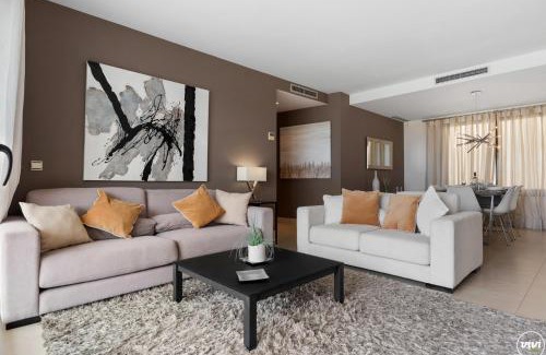 Marbella Apartamento | ViVi Homes - Elisa Pool, Gym & Sea View