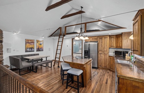Snowbird Cabina | Vivian Park Retreat w/ Hot Tub Provo Canyon Getaway