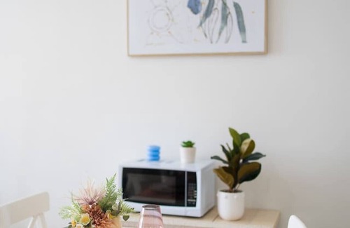 Bankstown Apartamento | Vivid Condo 1B1B in Bankstown