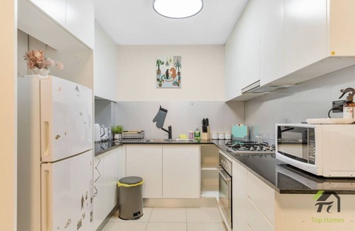 Guildford Apartamento | Vivid Condo in Guildford
