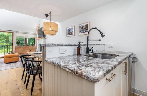The Galena Territory Casa | Vivid Fall Colors @ Valleywood! Modern 2BR - Fireplace, Pool Access, WiFi