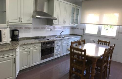 Aios Casa | Vivienda adosada con piscina cerca de la playa