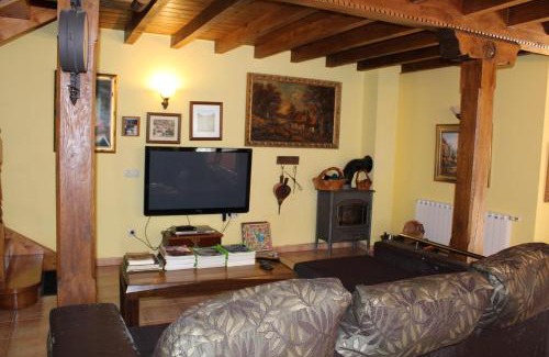 Peñamellera Baja Chalet De Esquí | Vivienda vacacional La Güera - Casas de los Picos