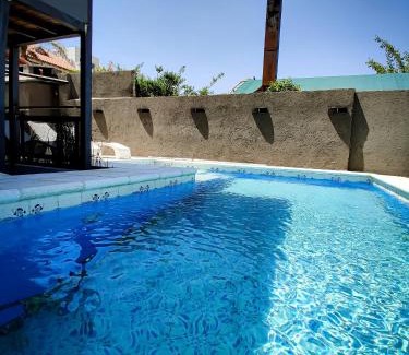 Villa Carlos Paz Cabina | ViviSierras, Carlos Paz casa centro frente al lago, pileta climatizada, 4 dormitorios, 3 baños, quincho