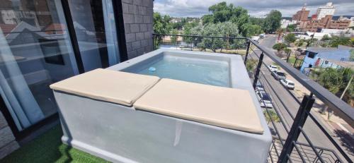 Villa Carlos Paz Apartamento | Vivisierras, Piso 3 frente al lago, centro Villa Carlos Paz, 2 dormitorios, 2 baños, pileta privada, premium