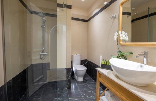 Nidri Casa | VK Luxury Suites - Private Parking - Adults Only