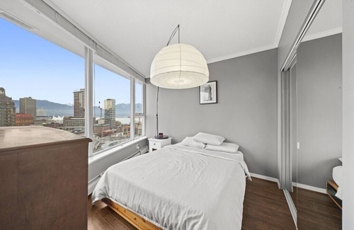 Gastown Apartamento | Vlinderhof West 2 Bedroom 2 Bathroom Family sized home with game room & balcony