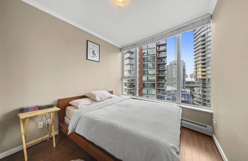 Gastown Apartamento | Vlinderhof West 2 Bedroom 2 Bathroom Family sized home with game room & balcony