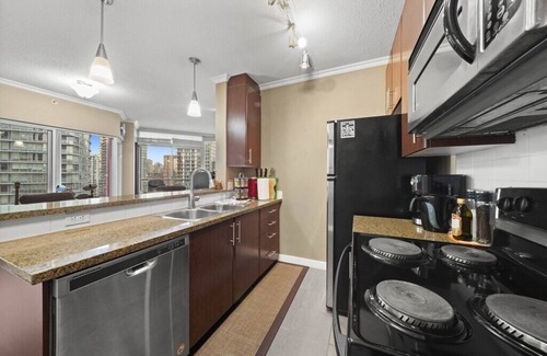 Gastown Apartamento | Vlinderhof West 2 Bedroom 2 Bathroom Family sized home with game room & balcony
