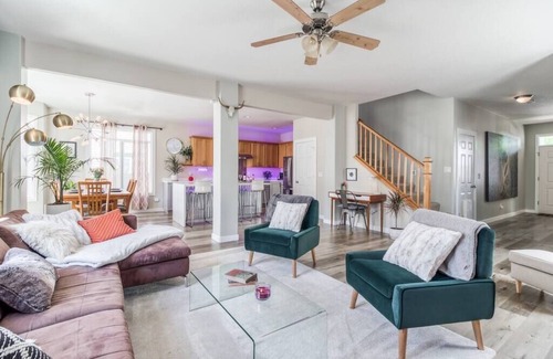 Five Corners Casa | VNC BNB: Luxury Living for Groups & Families