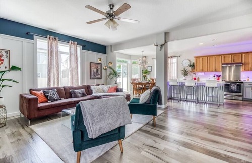 Five Corners Casa | VNC BNB: Luxury Living for Groups & Families