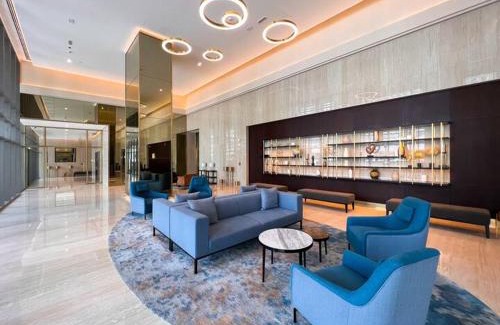 Madinat Zayed Apartamento | Vogue Bellevue Downtown - Stylish One Bedroom Apartment with Balcony, Walkable to Burj Khalifa and Dubai Mall, Fully Renovated