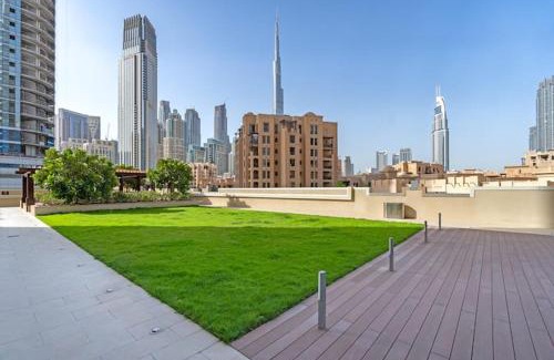 Madinat Zayed Apartamento | Vogue Bellevue Downtown - Stylish One Bedroom Apartment with Balcony, Walkable to Burj Khalifa and Dubai Mall, Fully Renovated
