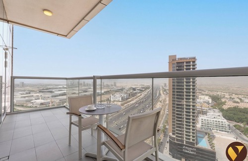 Jumeirah Village Triangle Apartamento | Vogue JVT Novotel Balcony Pool & Gym