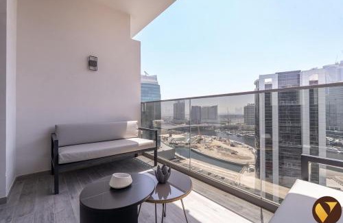 Madinat Zayed Apartamento | VOGUE MAG318 Business Bay - Downtown Dubai - walkable to Burj Khalifa and The Dubai Mall and Pool View with balcony