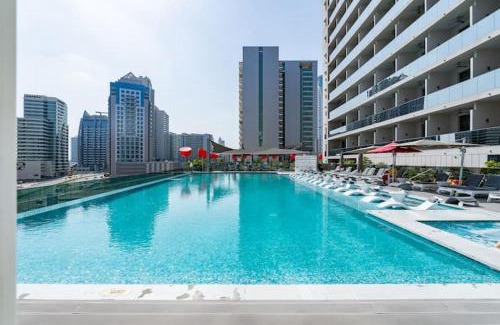 Madinat Zayed Apartamento | Vogue MAG318 Downtown Dubai with Skyline and Pool View, Steps to Burj Khalifa and Dubai Mall, Amazing Pool & Gym Access