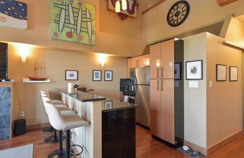 Downtown Victoria Condominio | Vogue Perch - stunning two-level penthouse