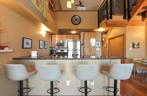 Downtown Victoria Condominio | Vogue Perch - stunning two-level penthouse