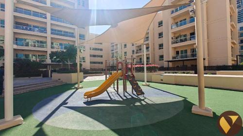 The Greens Apartamento | Vogue Residence The Greens & Views, Dubai Elegant Living with Pool, Gym & Kids Playground