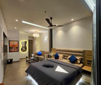 Noida Hotel | Vogue studio by Shivangi