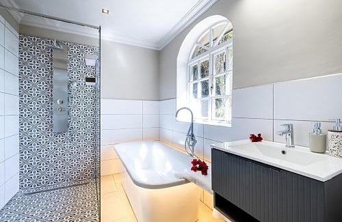 Trawal Casa | Von Wyn Berg