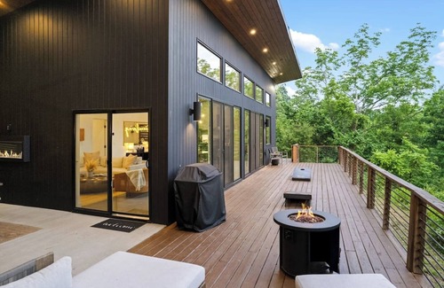 Weaverville Cabina | Voted Best AVL Luxe Stay Hot Tub Mountain Views Asheville Glass House