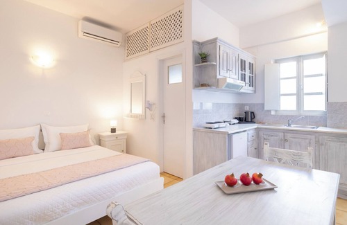 Kamari Casa | Vrachia Studios & Apartments