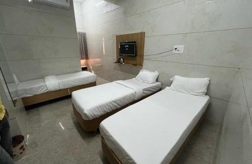 Dwarka Hotel | Vrajvashi-Home Stay
