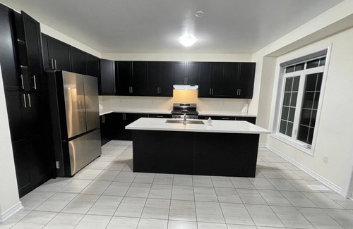 Brampton Casa | VRBO 6 Queen Beds in 6 Bedrooms with 3 Bedrooms Having Attached Bath