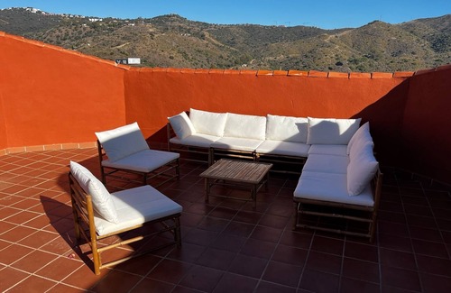 Urbanización Hacienda las Chapas Apartamento | Vrbo Property