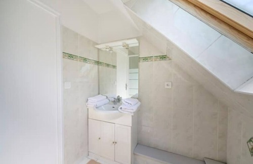 Arcueil Casa | Vrbo Property