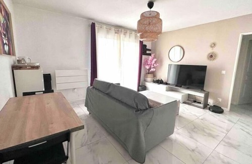 Eysines Apartamento | Vrbo Property