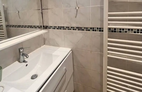 Gennevilliers Apartamento | Vrbo Property